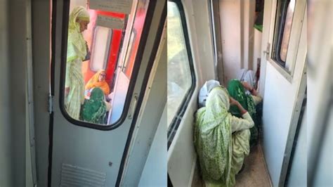 First AC Viral Video: ওয়াশরুমে যাওয়ার পথ আটকে বসে খোসগল্পে মহিলারা ...