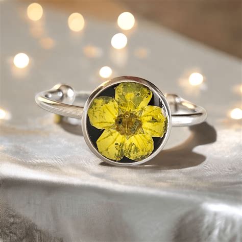 Radiant Bloom: Real Daffodil Floral Ring - Adjustable Elegance – Elnorah