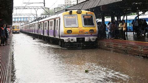 Mumbai Local Train News 的图像结果