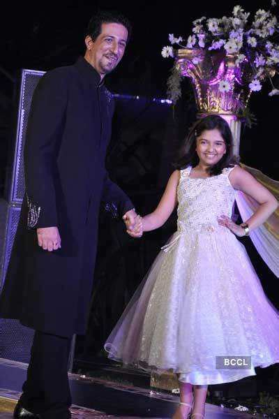 Yukta Mookhey walks the ramp during Gr8 magazine 'Beti' fashion show at ...