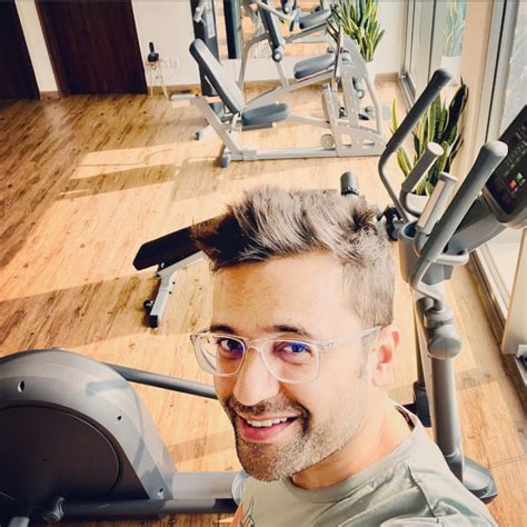 Sandeep Maheshwari Net Worth (YouTube Income) 2024 | Age, Wife, Son ...