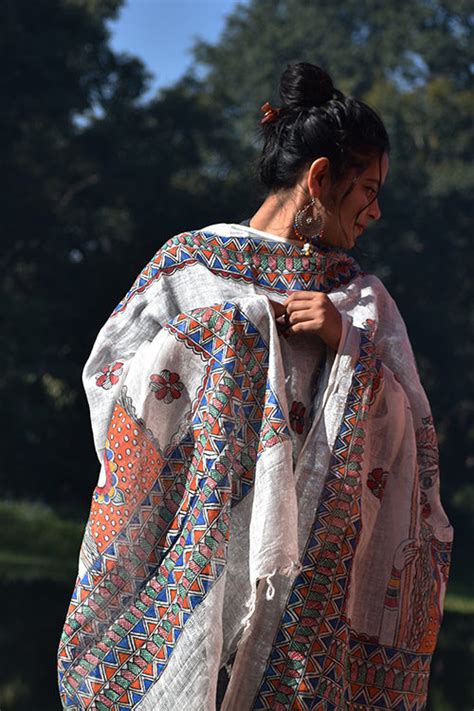 Diorama Designs Madhubani Hand-Painted White Linen Dupatta – Okhaistore