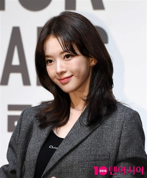 South Korean Actress Roh Jeong-eui Shines at Seoul Exhibition