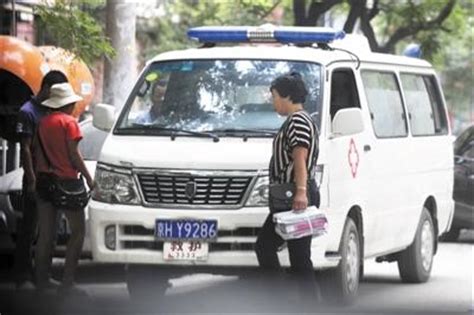黑救护车多渠道拦病人坐地起价 殴打正规急救员(组图) - 青岛新闻网