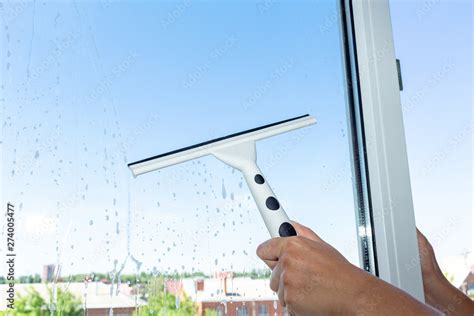 Cleaning Windows Outside 的图像结果