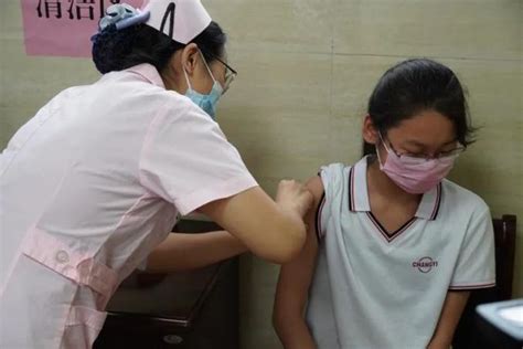 国产HPV疫苗在潍坊可预约啦！12岁女孩接种第一针！_媒体_澎湃新闻-The Paper