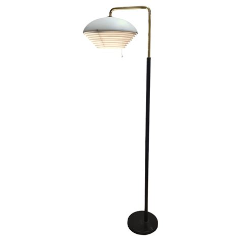 Alvar Aalto 'Lily of the Valley' Floor Lamp Model A811, Valaistustyö ...
