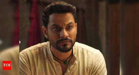 Watch: Kunal Kemmu croons to the title track of 'Kalank' | Hindi Movie ...