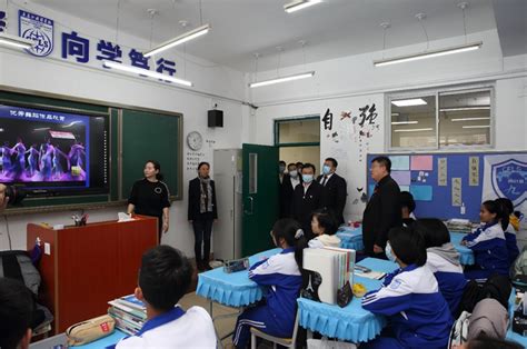 省教育厅厅长王忠到长春外国语学校调研指导工作