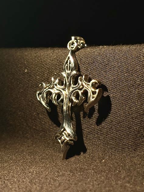 Dragon cross pendant with chain (Limited edition) – Gonzo