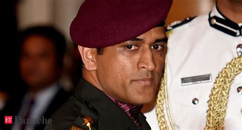 ms dhoni: On Kashmir duty, Lt. Col Dhoni entertains fellow soldiers ...