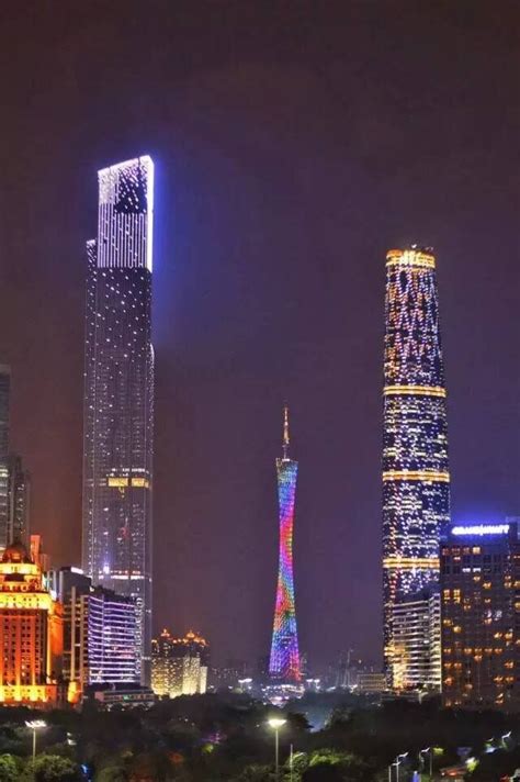 广州第一高楼靓爆珠江新城夜空！广州东塔首次360°亮灯 - 数据 -广州乐居网