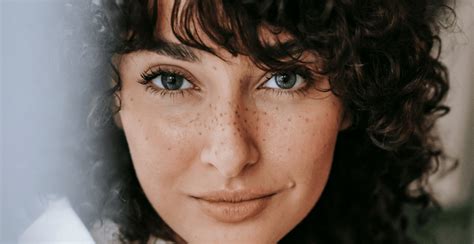 Hydroquinone: A Comprehensive Guide to Its Usage and Effects | Clinikally