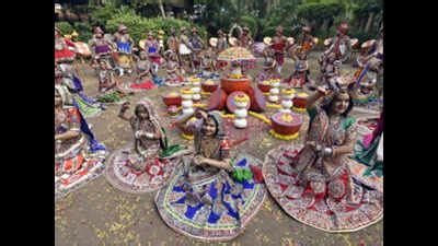 Navratra 2017: Longtime organisers quit garba as marketers, builders ...