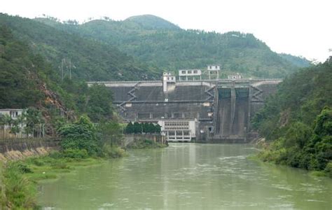 交投大厦商业项目顺利封顶 - 惠州市水电建筑工程有限公司