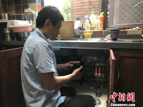 月入过万还供不应求 垃圾处理器安装工成上海最火工种_新闻频道_央视网(cctv.com)