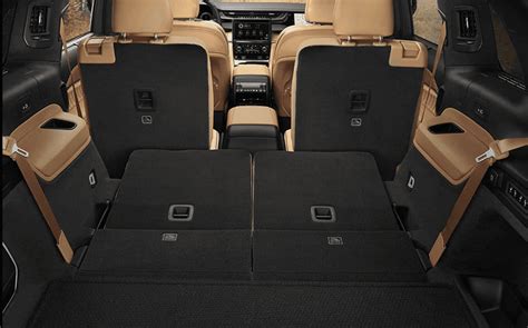 Explore 2025 Jeep Grand Cherokee L Interior Features | Helfman Dodge Chrysler Jeep Ram Fiat