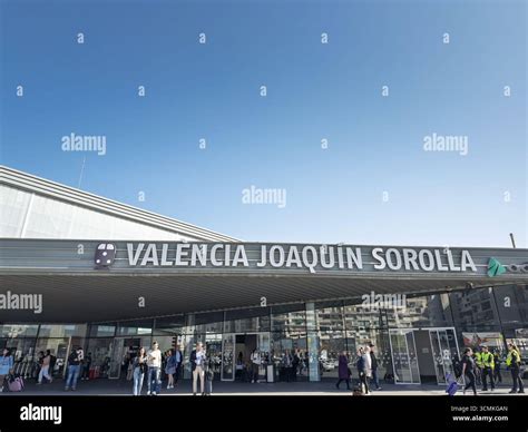 Estacion de valencia joaquin sorolla hi-res stock photography and ...