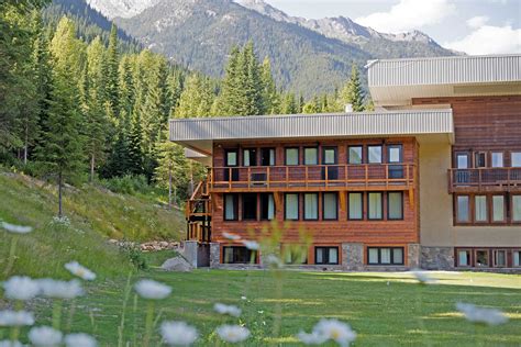 Heli-Ski Lodges - Bobbie Burns, Bugaboo, Cariboo, & Galena — BeckVale