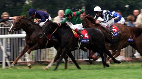 'Iron Horse' Giant's Causeway dies | Racing News | Sky Sports
