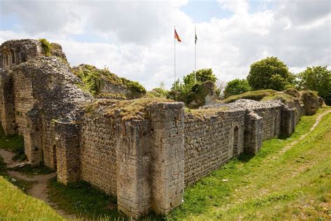 Balade sur les hauteurs du château dIvry-la-Bataille, Rue du Bearnais ...