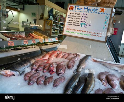 Popular local highly rated Phil's Fish Market & Eatery at Moss Landing ...