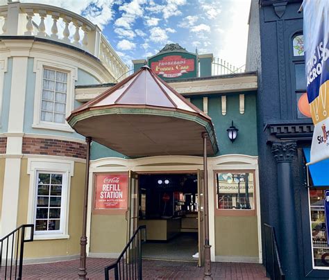 Cake Six Flags 的图像结果