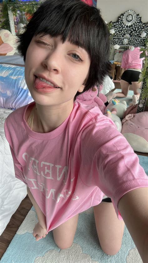 Fansly Stream Outfit : r/IndigoWhiteFans