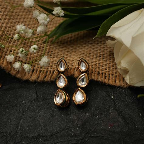 Shop Minimal Necklace for Women Online Starting @ ₹1,650