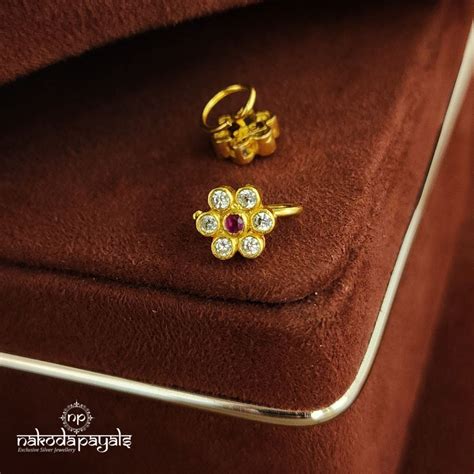 Ruby Flower Nosepin (NP0489) – Nakoda Payals