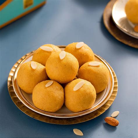 Besan Laddu Online (500g) - Sangam Sweets