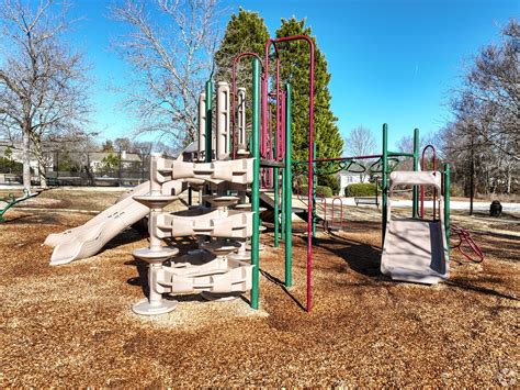 About Highland Creek | Schools, Demographics, Things to Do - Homes.com