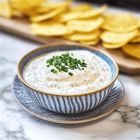 Irresistibly Creamy Sour Cream Dip: Quick & Easy Recipe