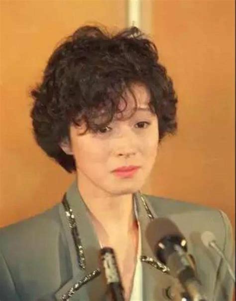 55岁日本女星近照曝光，曾因渣男劈腿想不开，如今她骨瘦如柴_梅艳芳