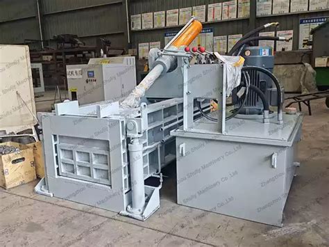 SL-100T मेटल स्क्रैप बेलर मशीन अल्बानिया वेस्ट रीसाइक्लिंग सेंटर को ...