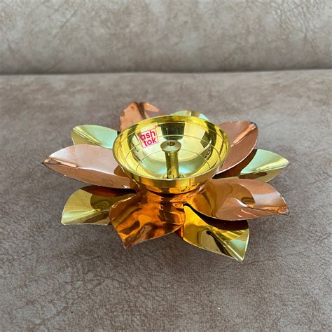 Lotus Diya Brass and Copper, Akhand Diya, Oil Lamp (Dia 4 Inches) – Ashtok