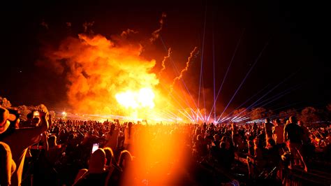 Thunder over Evans in photos