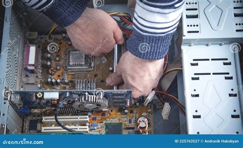 Computer Repair Man Visit 的图像结果