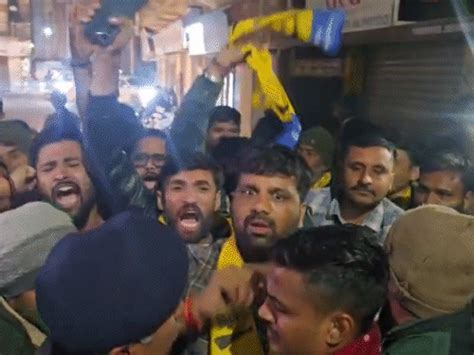 Clashes erupt at AAP's 'change' rally in Morbi