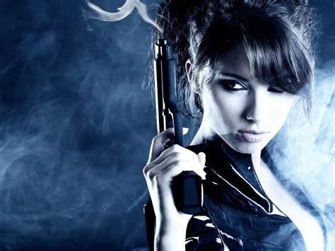 Dynamic HD Wallpaper: Women, Girls & Guns