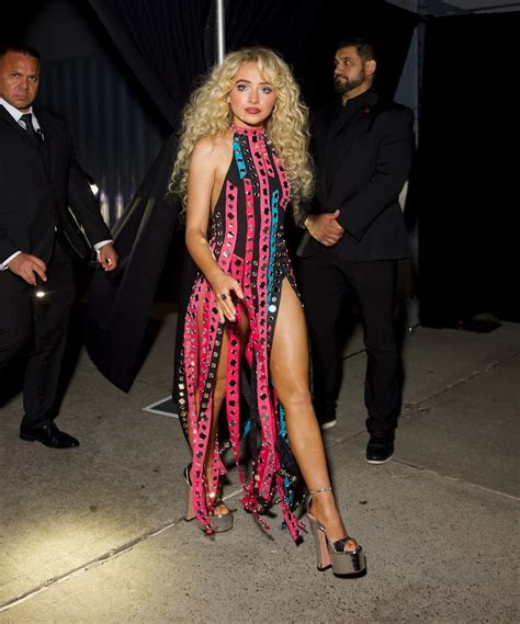 Sabrina Carpenter Wore Cher's Studio 54-Era Dress to Her VMAs 2025 ...