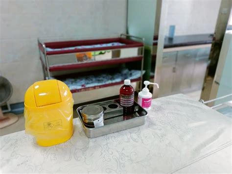 现代卫浴用品洗浴用品组合3d模型下载-【集简空间】「每日更新」