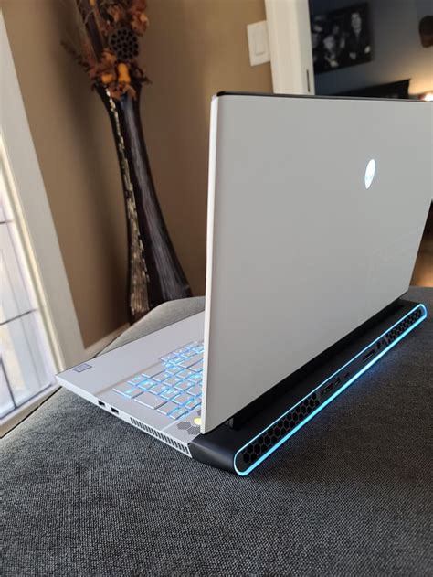 Alienware S5000 Gaming Chair Review 的图像结果