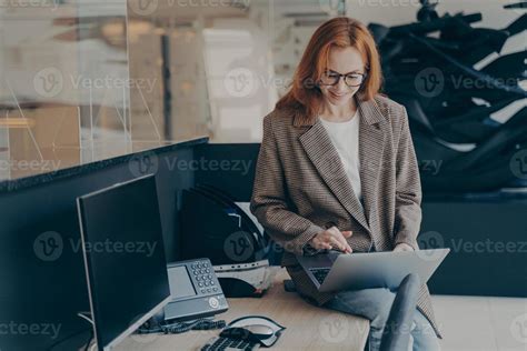 Human Using a Computer 的图像结果