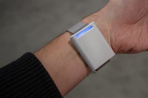 Embr Wave first look: The wearable that hacks your body temperature ...