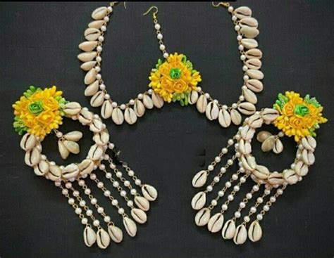 Lamansh® Flower Jewellery Set With Shells Maangtika & Earrings set