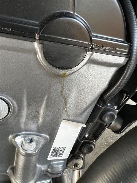 Brown fluid leaking from right side engine : r/KTM