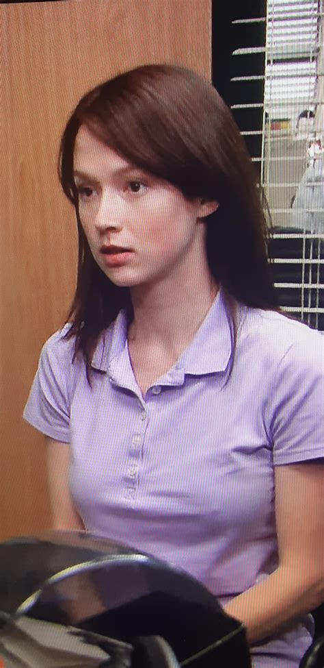 Ellie Kemper's tits so big it's busting out of a lose fitting shirt.. Also must be cold day at ...
