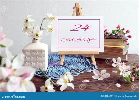 Calendario Para El 24 De Mayo : Un Caballete Con Inscripción El Nombre ...