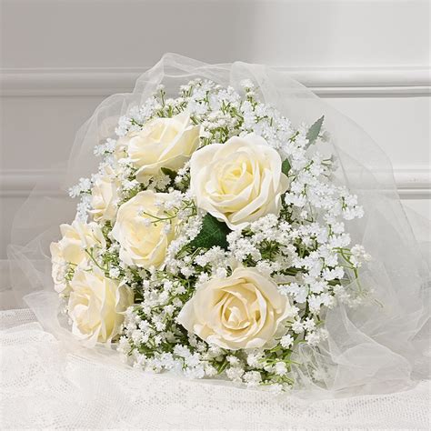 White flowers for wedding decor | Beachweddingtips.com